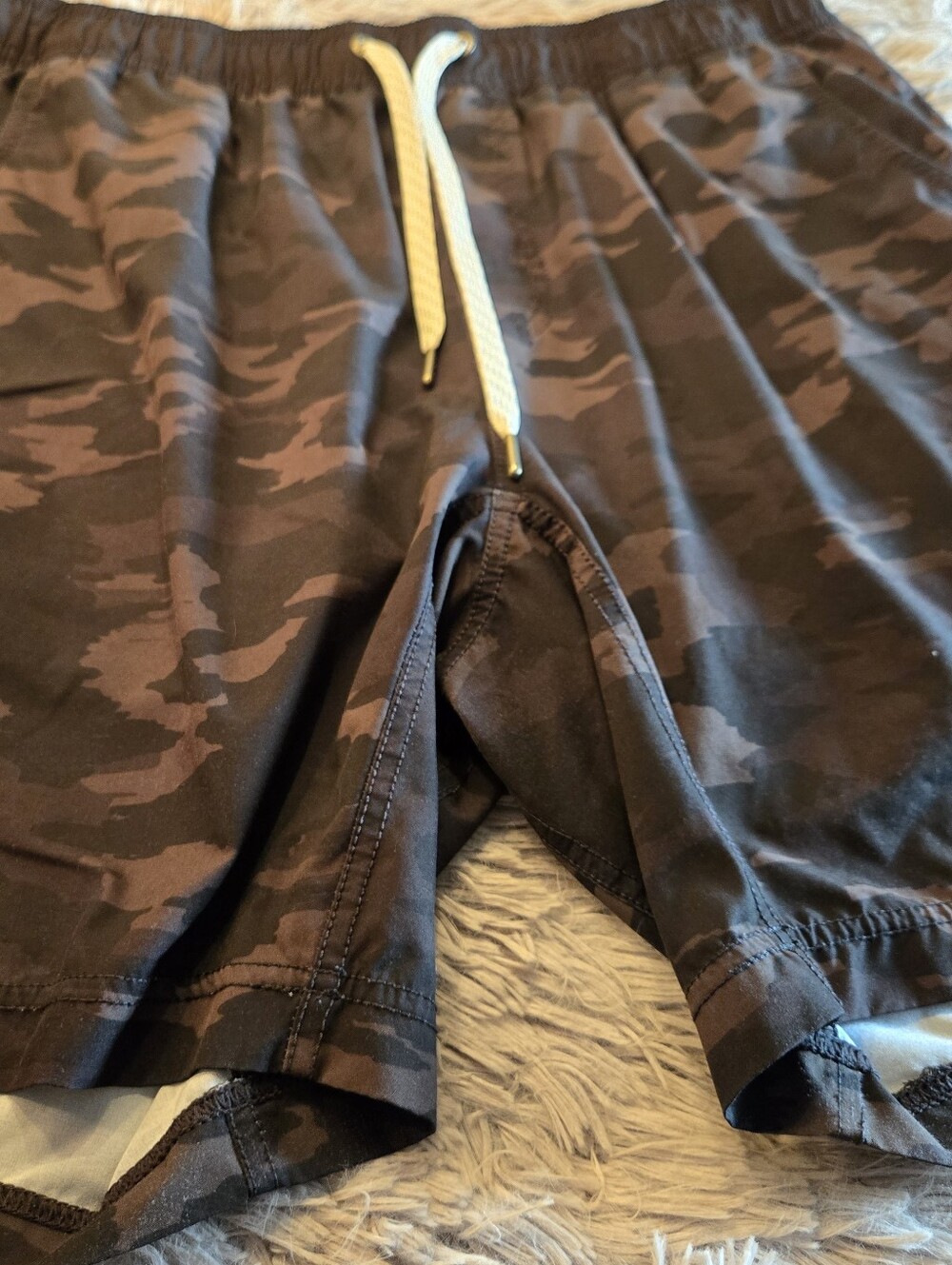 Vuori Shorts  Lined Black Camo Quick Dry Lightweight Size XLarge - Picture 9 of 15